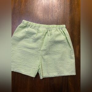 Seersucker shorts green white 3T NWT
Boy or girl cute elastic waist shorts